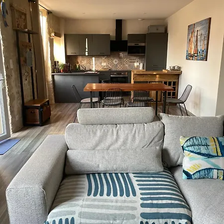 Maison Confortable A Avec Grand Jardin Cloture