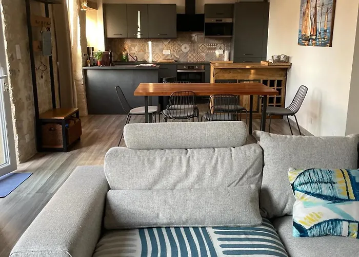 Maison Confortable A Avec Grand Jardin Cloture