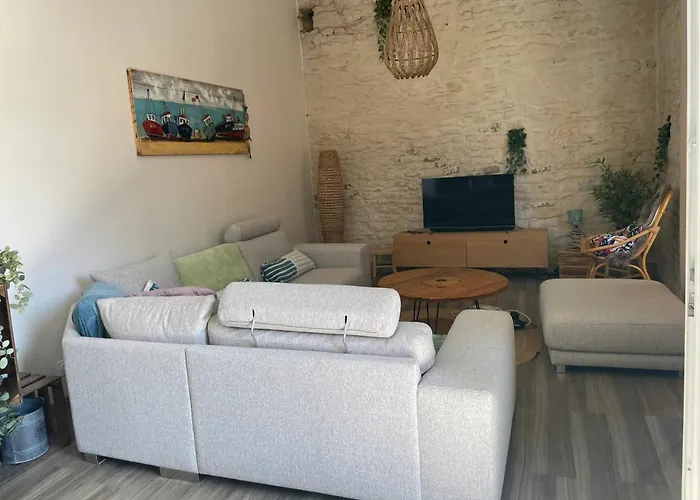 Maison Confortable A Avec Grand Jardin Cloture